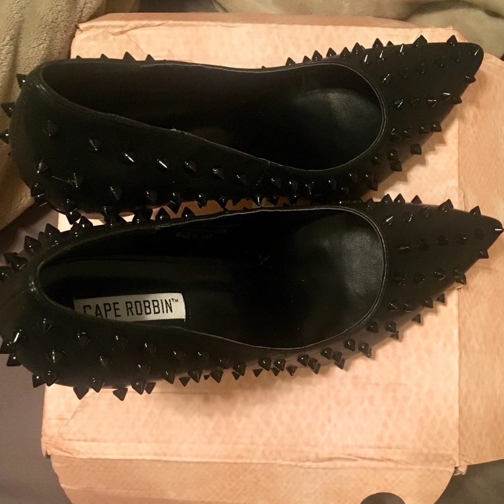 Cape Robbin- black and neon yellow heels